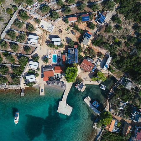 Beach House Hela - Resort & Tavern Bain, Free Transport, Pool, Island Of Zut - Kornati Pristanisce Exterior foto