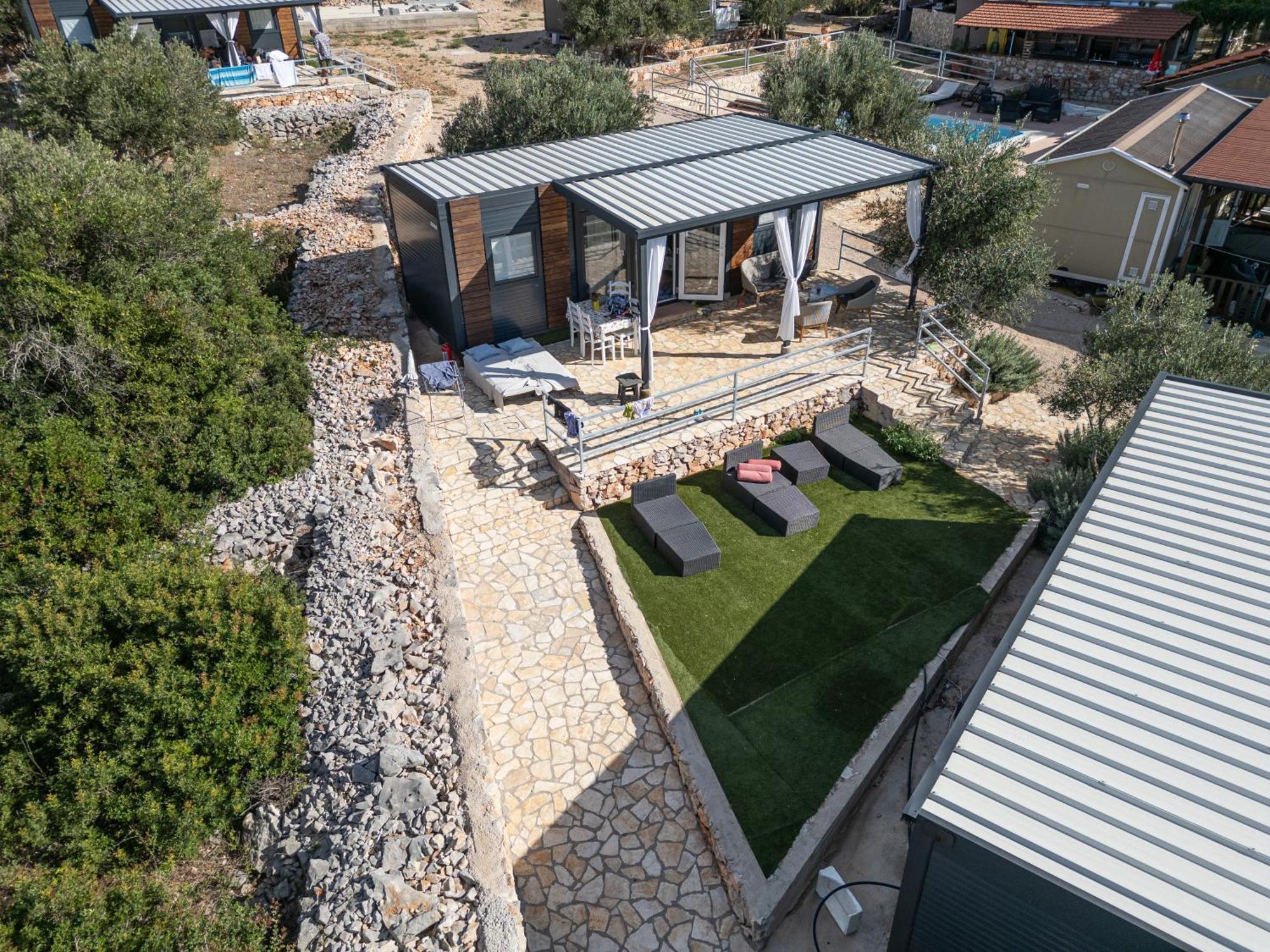 Beach House Hela - Resort & Tavern Bain, Free Transport, Pool, Island Of Zut - Kornati Pristanisce Exterior foto